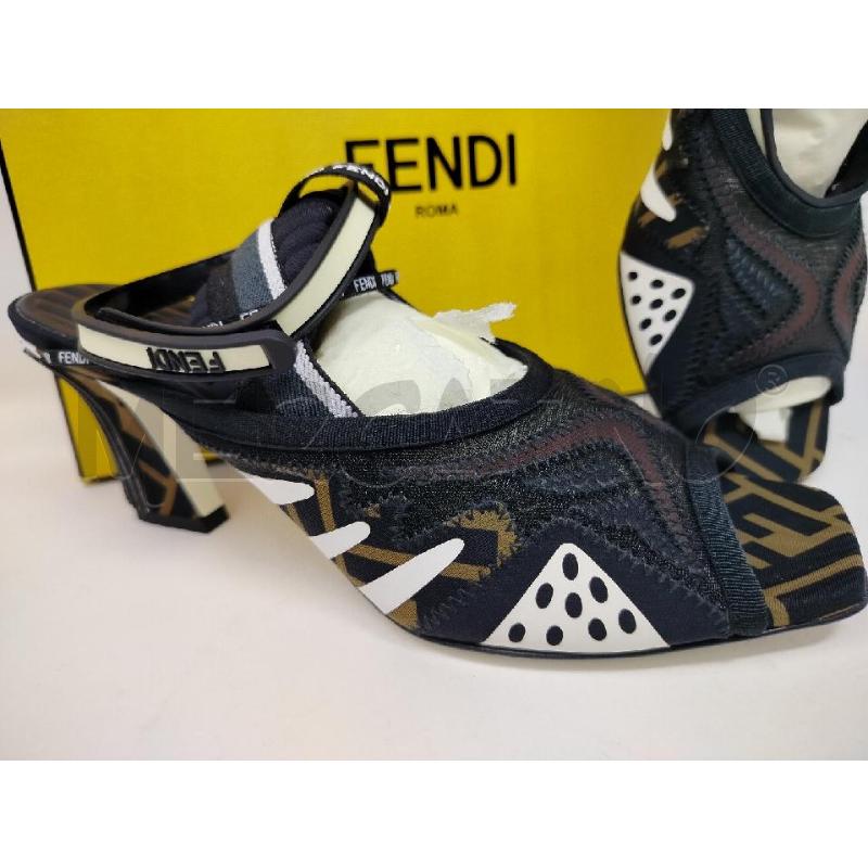 SANDALI DONNA FENDI ALLA SCHIAVA NERE MARRONI DETT BIANCHI | Mercatino dell'Usato Roma cinecitta' 2