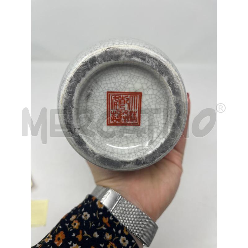 VASO CINESE GRIGIO MANICI ROSSI DAME  | Mercatino dell'Usato Roma cinecitta' 3