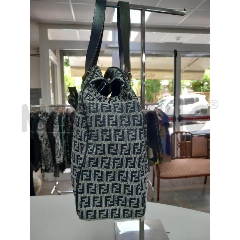 BORSA DONNA FENDI A MANO IN TELA NAVY | Mercatino dell'Usato Roma porta di roma 3