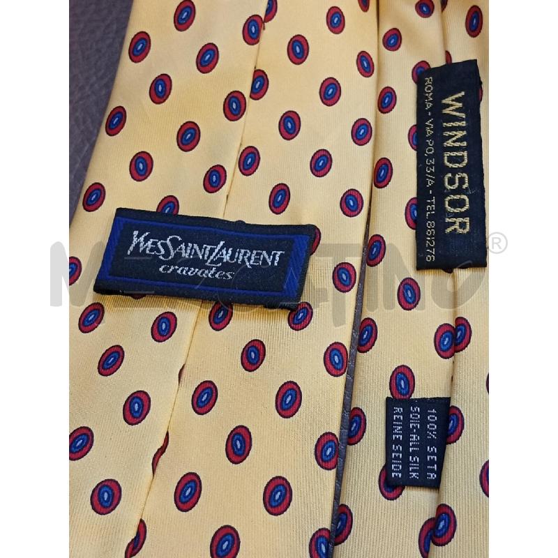 CRAVATTA YVES SAINT LAURENT IALLO MEDAGLIONI ROSSO BLU | Mercatino dell'Usato Roma porta di roma 3