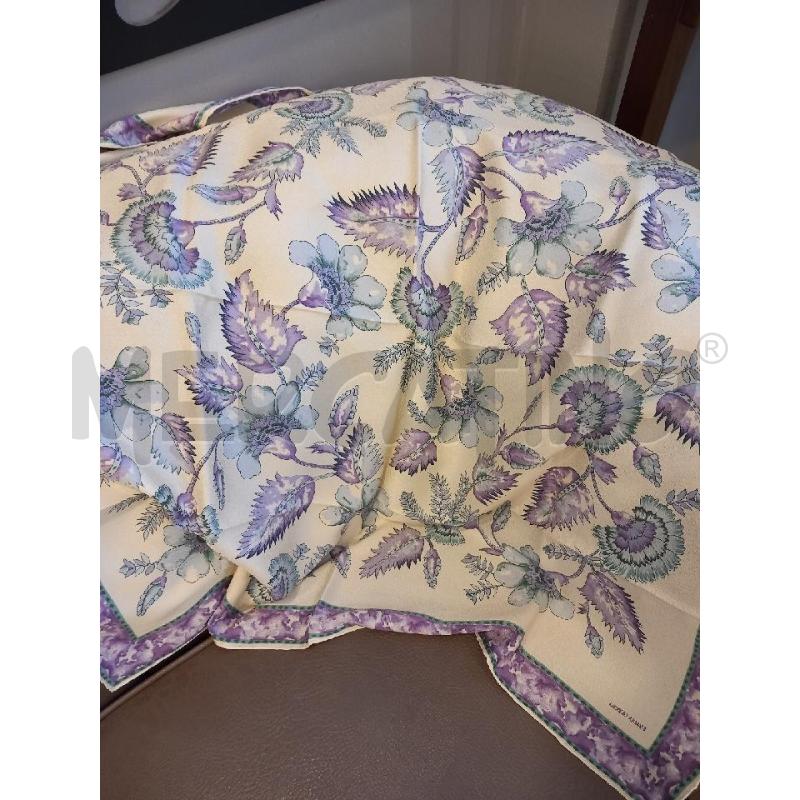 FOULARD GIORGIO ARMANI FIORI LILLA | Mercatino dell'Usato Roma porta di roma 1