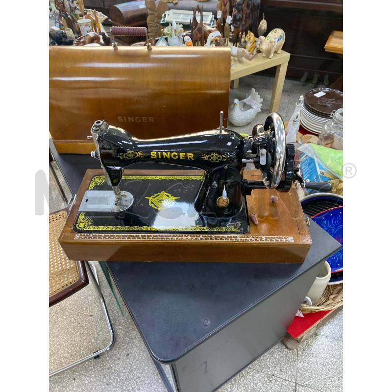 MACCHINA DA CUCIRE SINGER VINTAGE NERA DOR | Mercatino dell'Usato Roma porta di roma 2