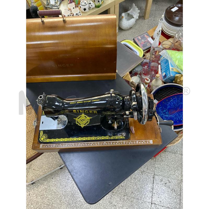 MACCHINA DA CUCIRE SINGER VINTAGE NERA DOR | Mercatino dell'Usato Roma porta di roma 3