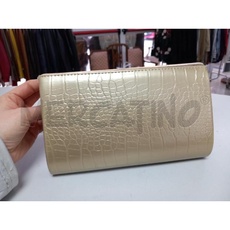 POCHETTE LAURA BIAGITTI DORATA | Mercatino dell'Usato Roma porta di roma 2