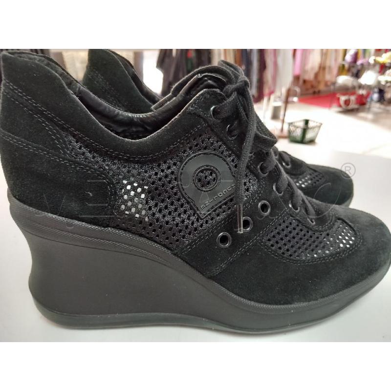 SCARPE DONNA RUCOLINE NERE TRAFORATE | Mercatino dell'Usato Roma porta di roma 2