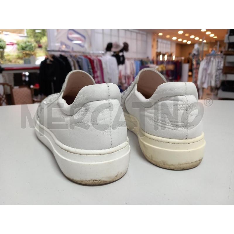 SCARPE D TOSCA BLU BIANCO  | Mercatino dell'Usato Roma porta di roma 2