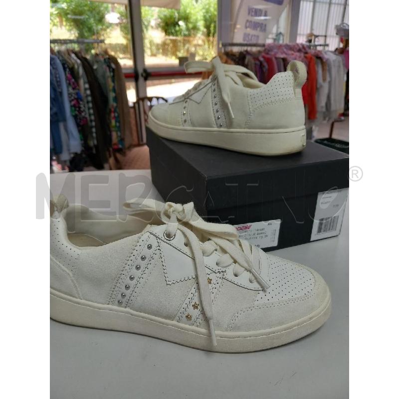 SNEAKERS D MAJE BIANCO SCATOLA BORCHIE STELLE DORATO | Mercatino dell'Usato Roma porta di roma 1