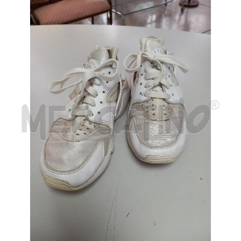 SNEAKERS D NIKE AIR HUARACHE DH4439-102 BIANCO | Mercatino dell'Usato Roma porta di roma 1