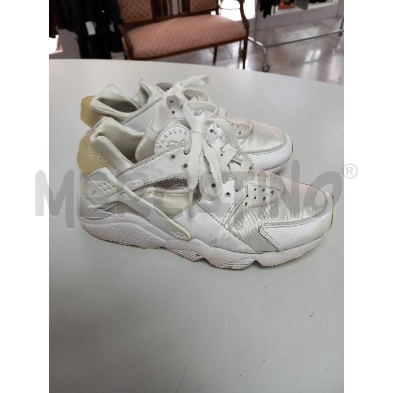 SNEAKERS D NIKE AIR HUARACHE DH4439-102 BIANCO | Mercatino dell'Usato Roma porta di roma 2