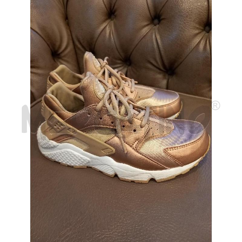 SNEAKERS D NIKE AIR HUARACHE RUN ROSE GOLD | Mercatino dell'Usato Roma porta di roma 2