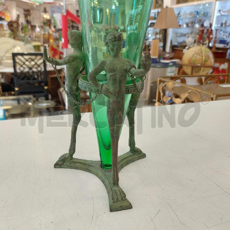 ANFORA VETRO VERDE BASE CROMO 3 PERSONAGGI | Mercatino dell'Usato Roma somalia 2