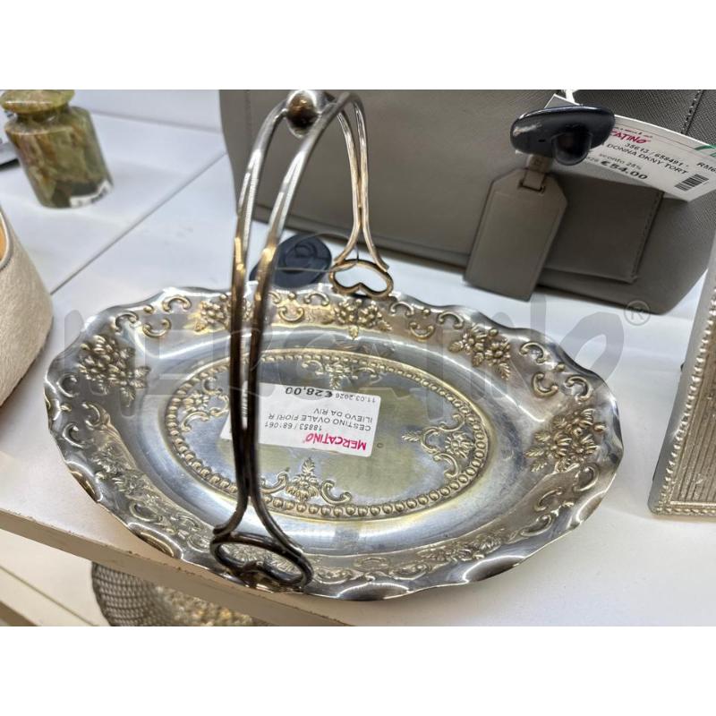 CESTINO OVALE FIORI RILIEVO DA RIV | Mercatino dell'Usato Roma somalia 1