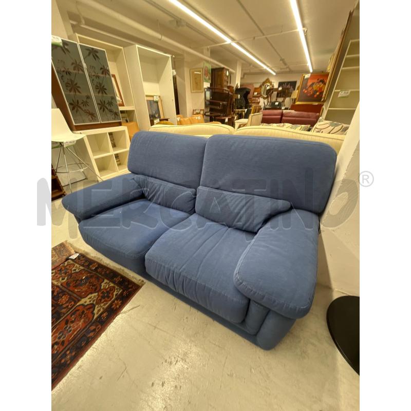 DIVANO 2 POSTI BLU  | Mercatino dell'Usato Roma somalia 3
