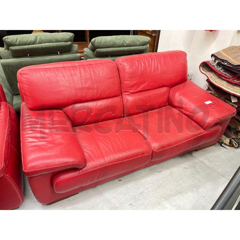 DIVANO 2 POSTI PELLE ROSSO | Mercatino dell'Usato Roma somalia 1
