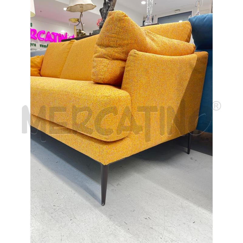 DIVANO  GIALLO ARANCIO 3/P DIVANI DIVINITY | Mercatino dell'Usato Roma somalia 3