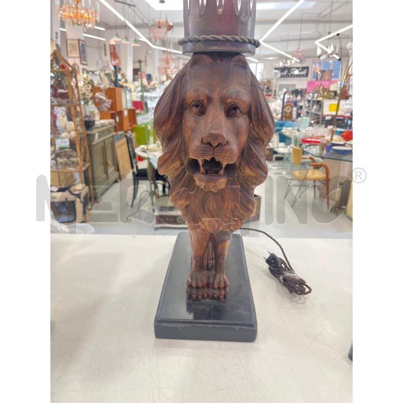 LAMPADA LEONE LEGNO BASE NERA  | Mercatino dell'Usato Roma somalia 1