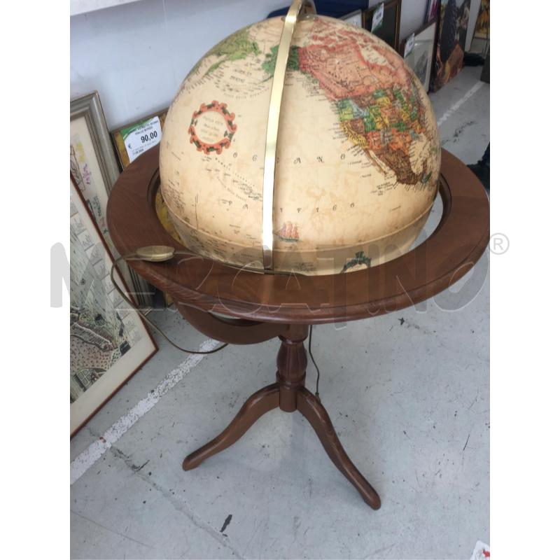 LAMPADA MAPPAMONDO BASE LEGNO 3/PIEDI | Mercatino dell'Usato Roma somalia 2