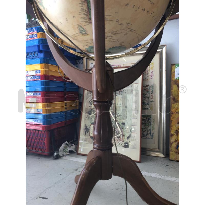 LAMPADA MAPPAMONDO BASE LEGNO 3/PIEDI | Mercatino dell'Usato Roma somalia 3