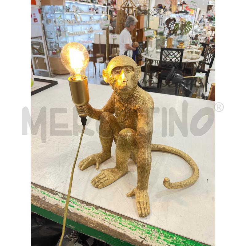 LAMPADA  SCIMMIA DORATA SEDUTA  | Mercatino dell'Usato Roma somalia 3