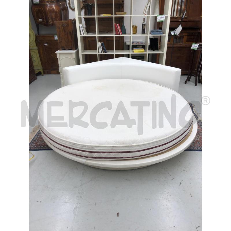 LETTO  TONDO PELLE BIANCA + MATERASSO DA RIV | Mercatino dell'Usato Roma somalia 1