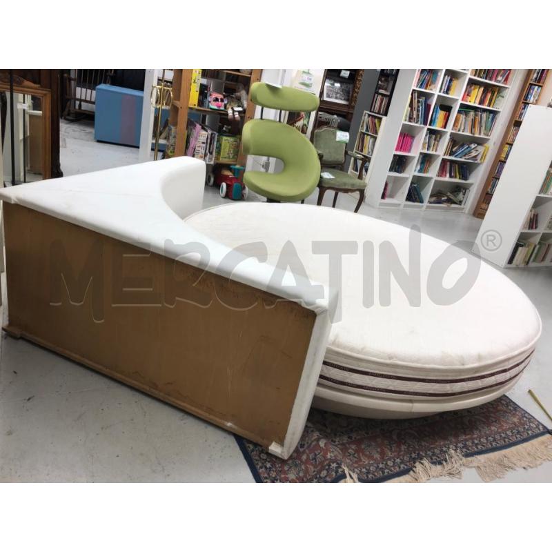 LETTO  TONDO PELLE BIANCA + MATERASSO DA RIV | Mercatino dell'Usato Roma somalia 4