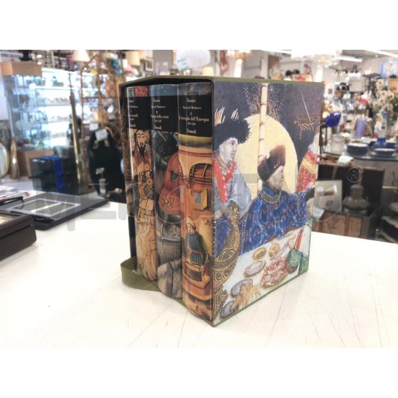 LIBRO BOX STORIA DEL MEDIOEVO FOSSIER EINAUDI | Mercatino dell'Usato Roma somalia 1