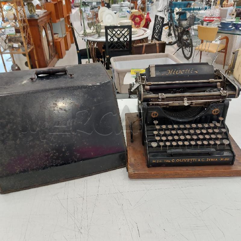 MACCHINA DA SCRIVERE OLIVETTI &IVREA M20 | Mercatino dell'Usato Roma somalia 1