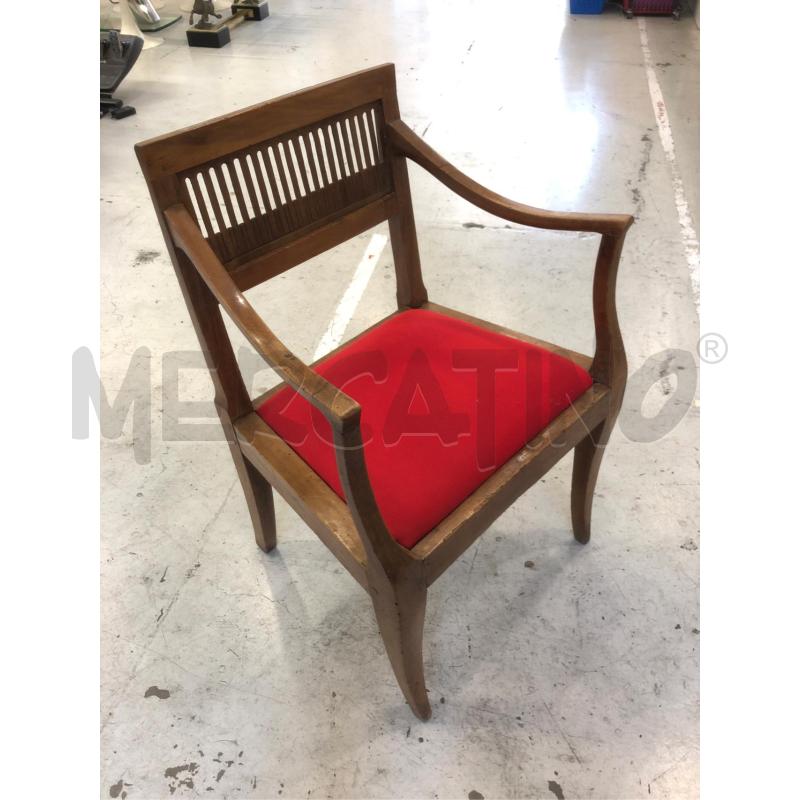 POLTRONA LEGNO SEDUTA STOFFA ROSSA | Mercatino dell'Usato Roma somalia 2