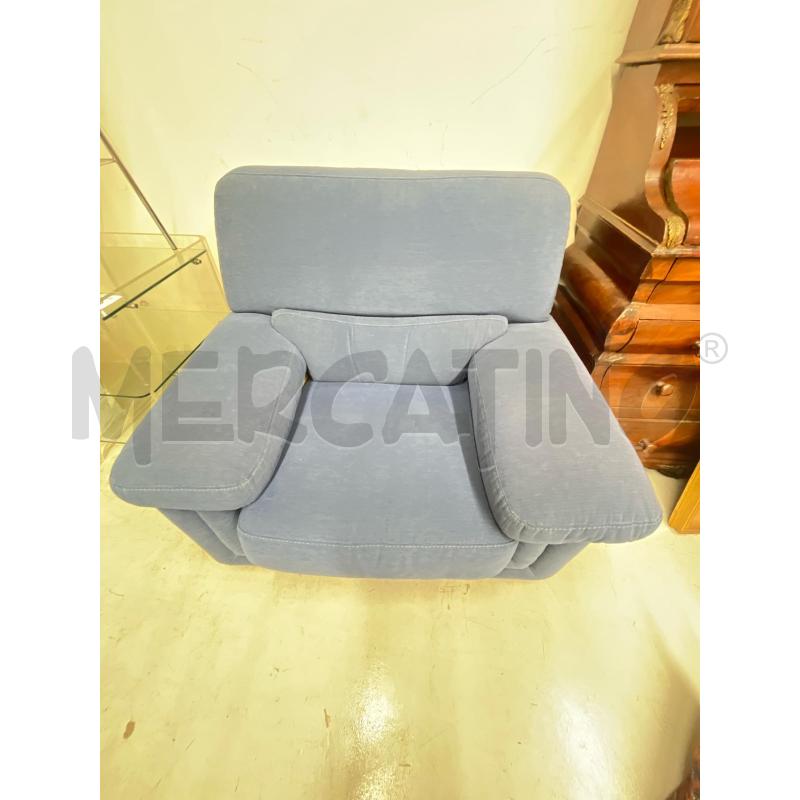 POLTRONA  BLU CHATEAU D'AX  | Mercatino dell'Usato Roma somalia 1