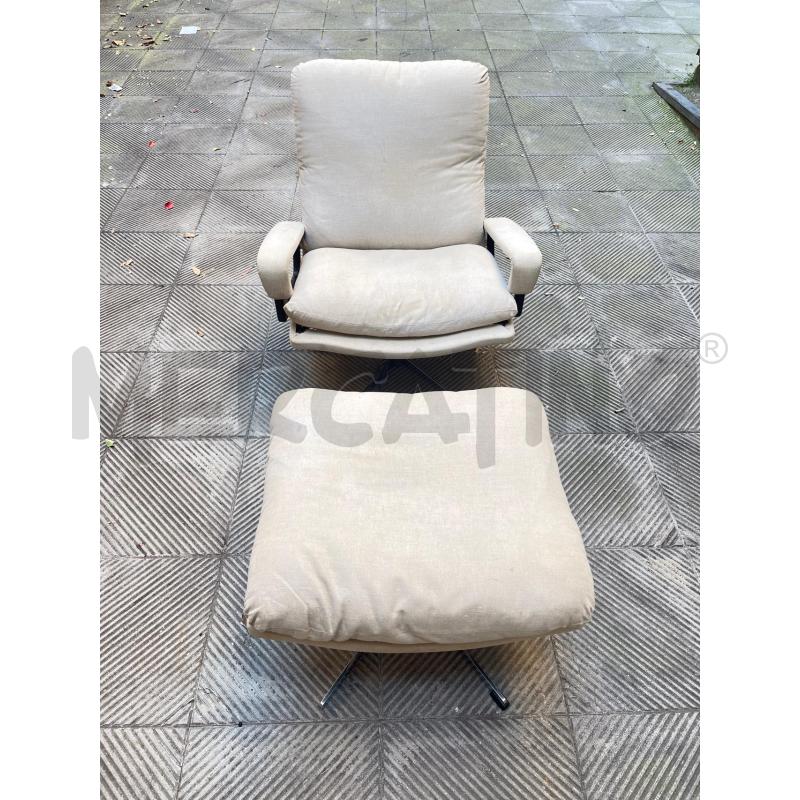 POLTRONA  STOFFA BEIGE + POUF | Mercatino dell'Usato Roma somalia 1