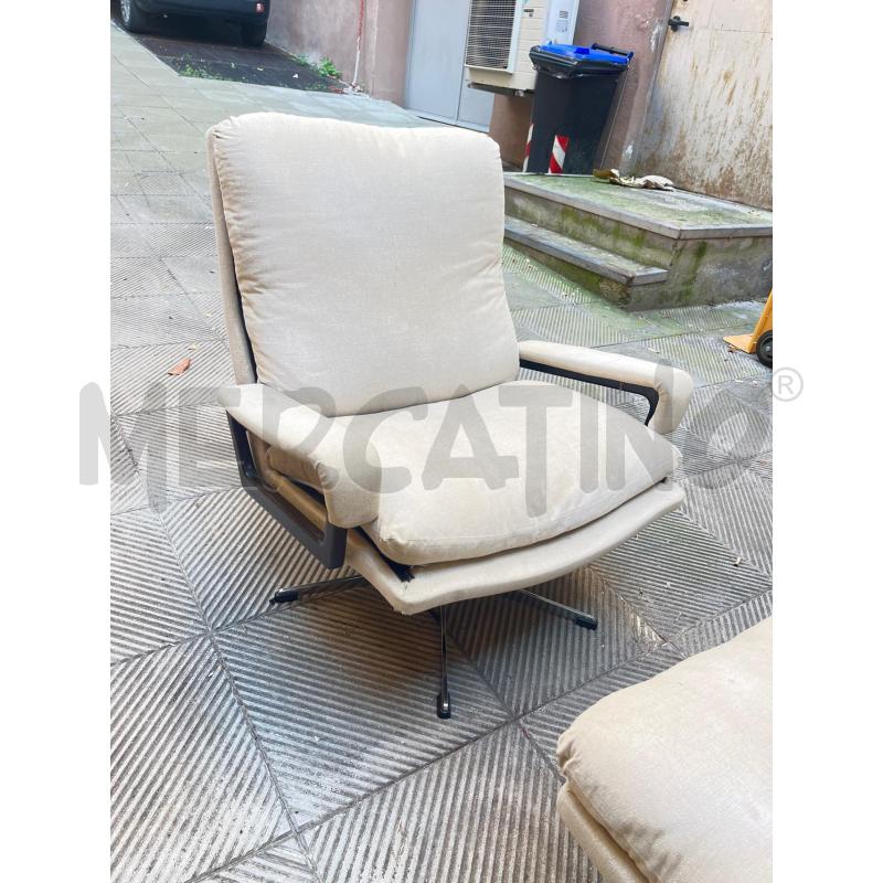 POLTRONA  STOFFA BEIGE + POUF | Mercatino dell'Usato Roma somalia 2