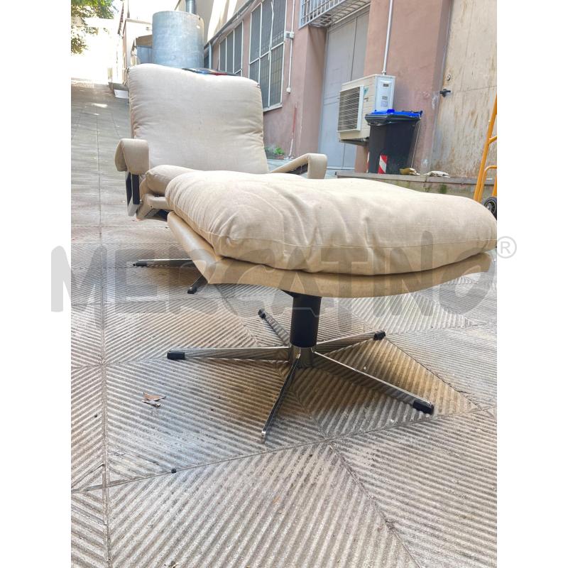 POLTRONA  STOFFA BEIGE + POUF | Mercatino dell'Usato Roma somalia 3