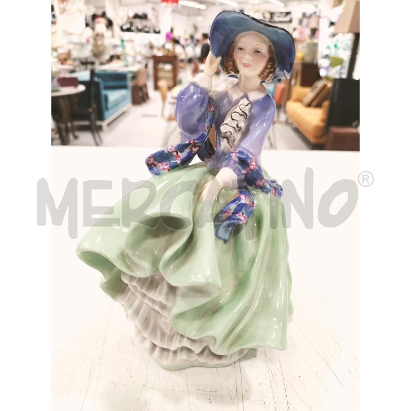 STATUINA  RAGAZZA SEDUTA CON CAPPELLO  VESTE VERDE | Mercatino dell'Usato Roma somalia 1