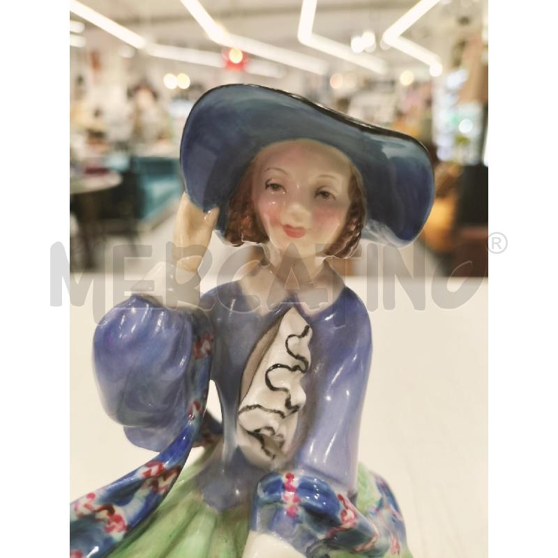 STATUINA  RAGAZZA SEDUTA CON CAPPELLO  VESTE VERDE | Mercatino dell'Usato Roma somalia 2
