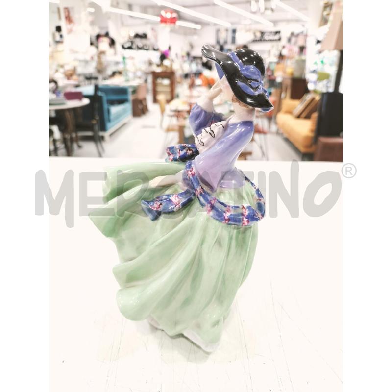 STATUINA  RAGAZZA SEDUTA CON CAPPELLO  VESTE VERDE | Mercatino dell'Usato Roma somalia 4
