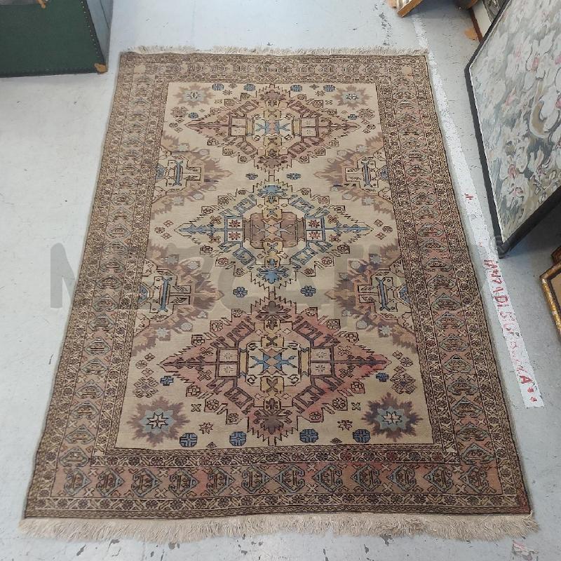 TAPPETO PERSIANO BEIGE 3 ROSONI 150X210 | Mercatino dell'Usato Roma somalia 1