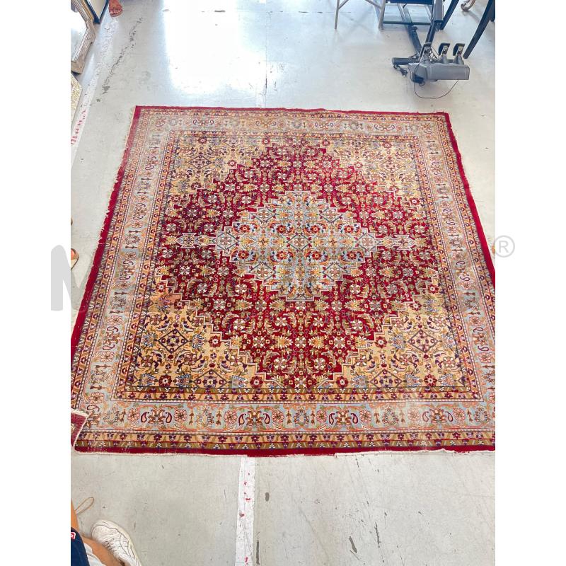 TAPPETO QUADRATO ROSONE AZZURRO  | Mercatino dell'Usato Roma somalia 1