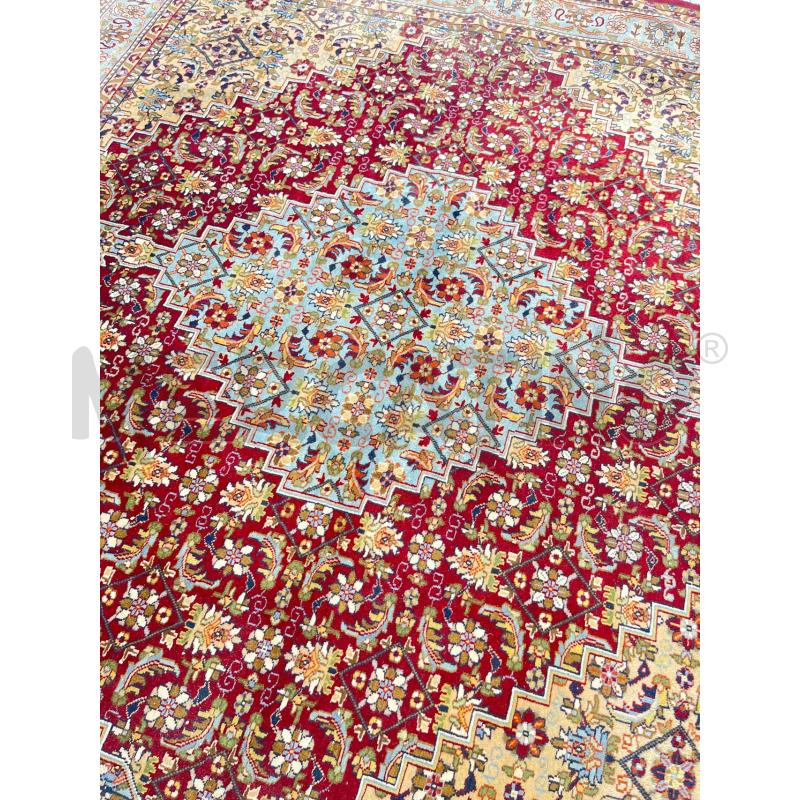 TAPPETO QUADRATO ROSONE AZZURRO  | Mercatino dell'Usato Roma somalia 2