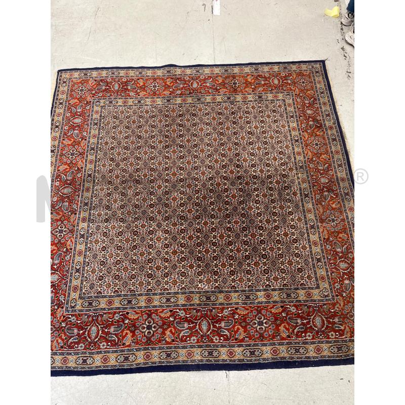 TAPPETO  QUADRATO  ROSSO FIORI  | Mercatino dell'Usato Roma somalia 2