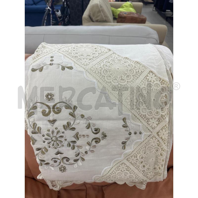 COPRILETTO LINO BEIGE RICAMI UNCINETTO FIORI VERDINO | Mercatino dell'Usato Roma tor tre teste 1