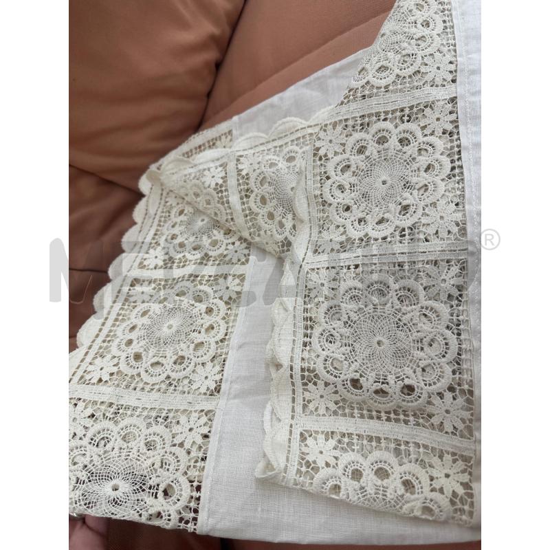 COPRILETTO LINO BEIGE RICAMI UNCINETTO FIORI VERDINO | Mercatino dell'Usato Roma tor tre teste 3
