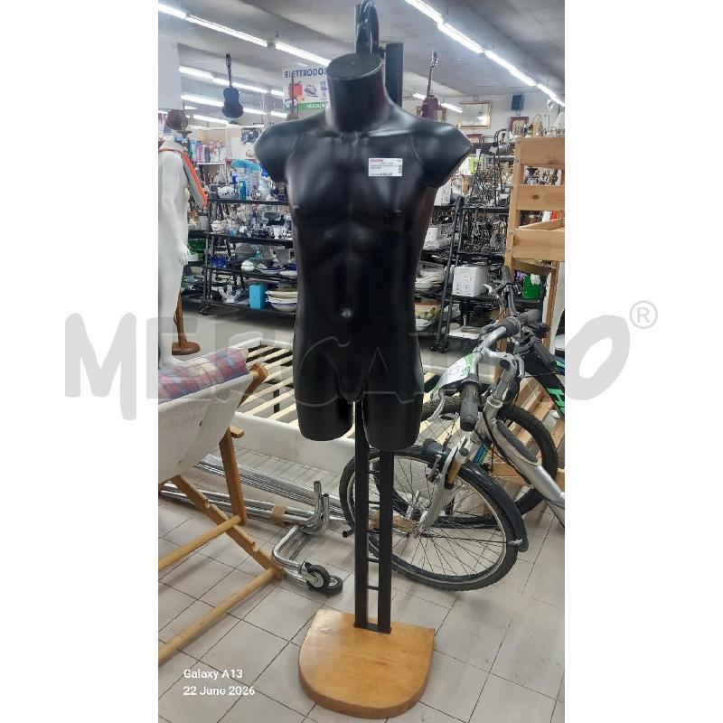 MANICHINO UOMO MEZO BUSTO NERO | Mercatino dell'Usato Roma tor tre teste 1