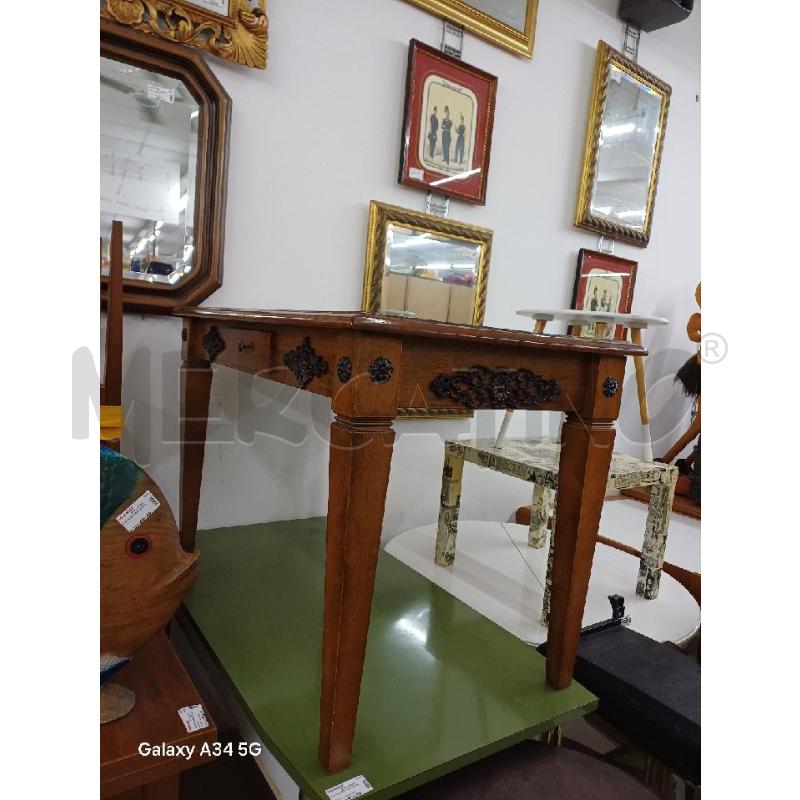 TAVOLO LEGNO CON APPLICAZIONI 1 C | Mercatino dell'Usato Roma tor tre teste 1
