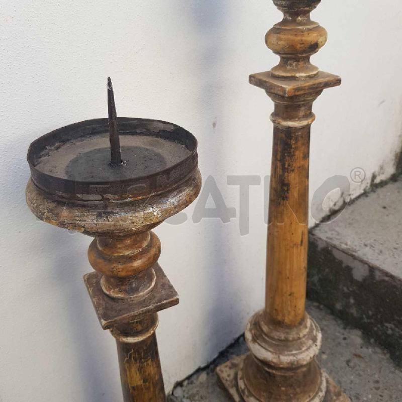 COPPIA VECCHI CANDELIERI LEGNO ALTEZZA 65CM CADAUNO | Mercatino dell'Usato Civitavecchia 3
