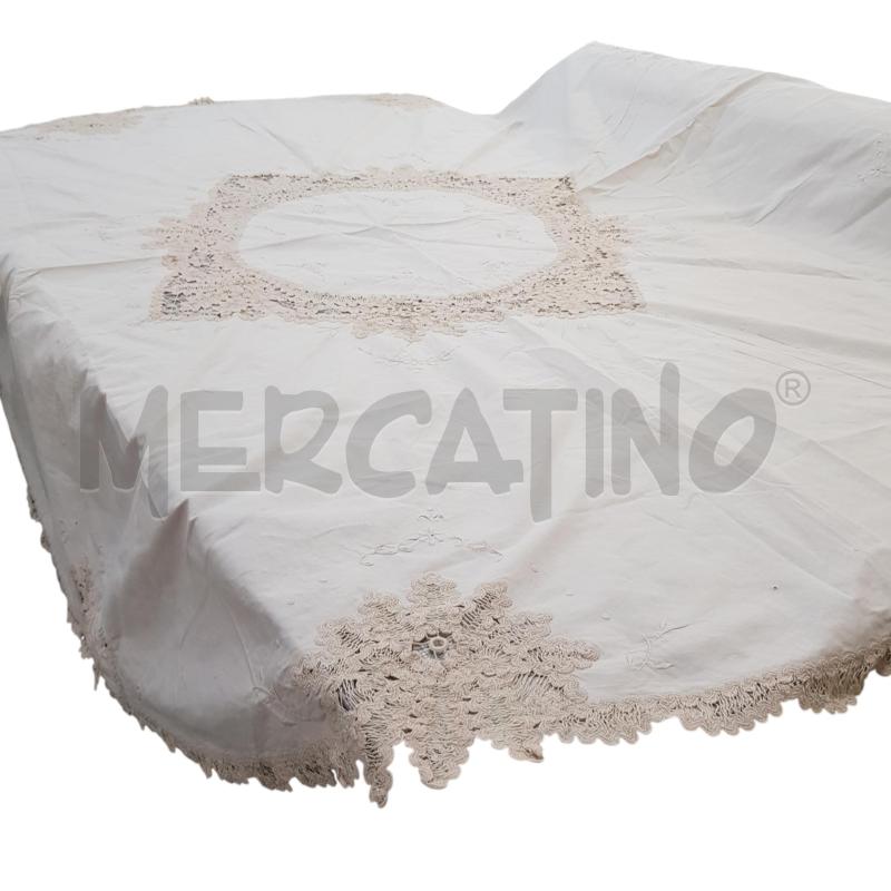 COPRITAVOLO TONDO ECRU' LAVORAZIONE MEDAGLIONE STRISCE TRAFORATE | Mercatino dell'Usato Civitavecchia 1
