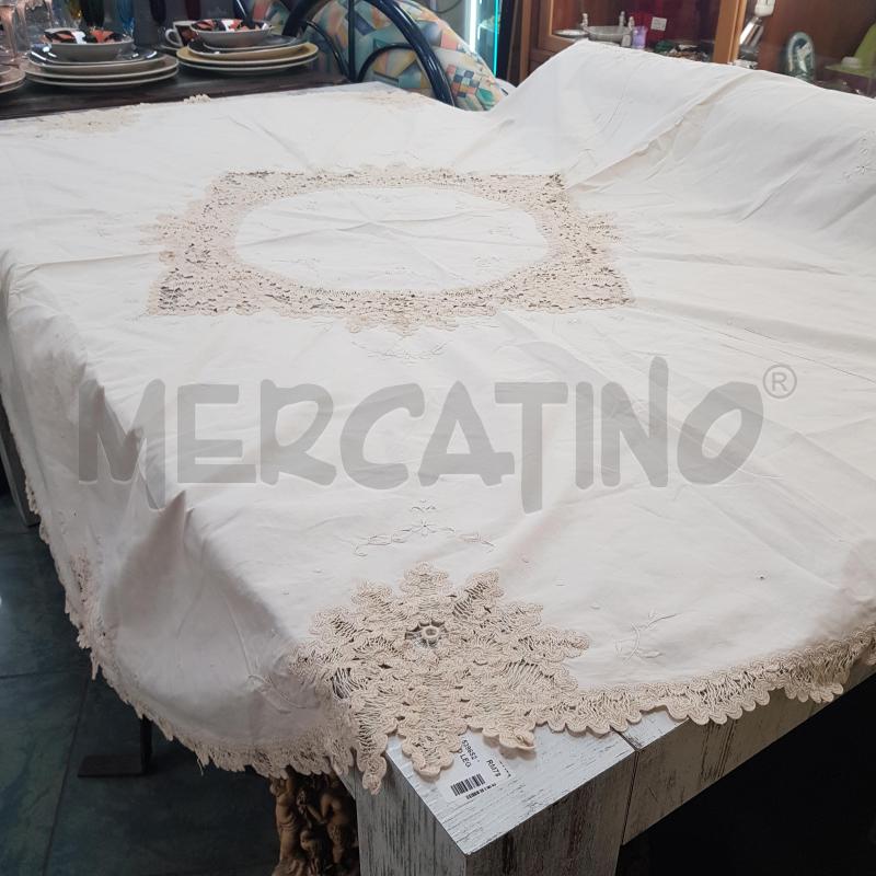 COPRITAVOLO TONDO ECRU' LAVORAZIONE MEDAGLIONE STRISCE TRAFORATE | Mercatino dell'Usato Civitavecchia 4