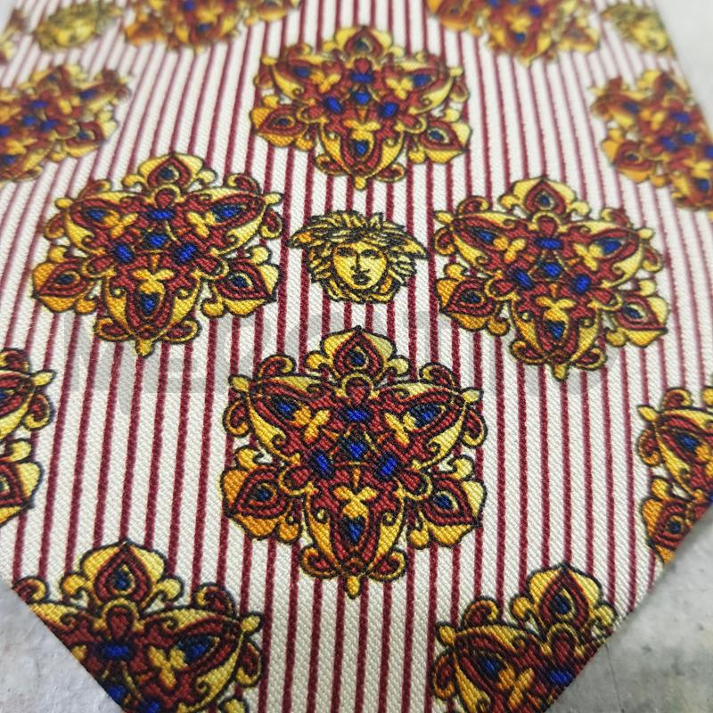 CRAVATTA GIANNI VERSACE GESSATA BIA ROSSO DISEGNI ORO | Mercatino dell'Usato Civitavecchia 4