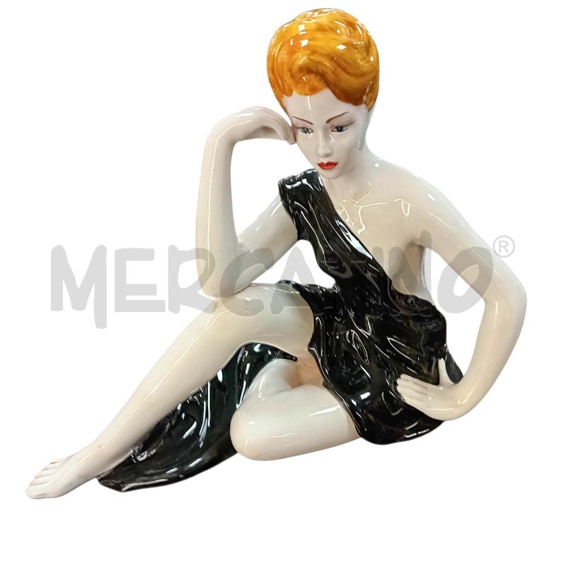 DONNA STATUETTA VESTITO NERO LIBERTY 36X30X20 CM | Mercatino dell'Usato Civitavecchia 1