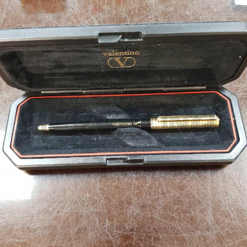 PENNA A SFERA VALENTINO CON SCATOLA | Mercatino dell'Usato Civitavecchia 1
