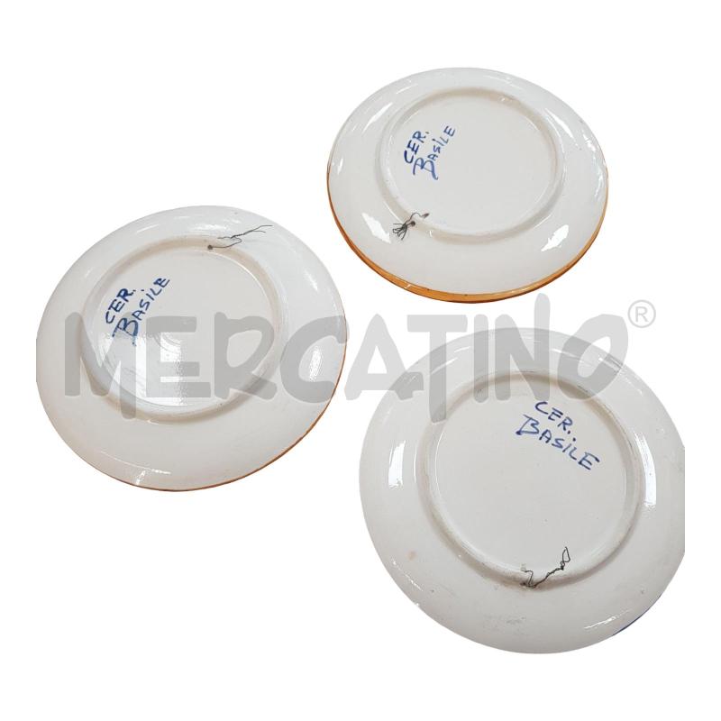 PIATTI PZ. 3 DA APPENDERE CERAMICA BASILE 18 DIAMETRO | Mercatino dell'Usato Civitavecchia 2